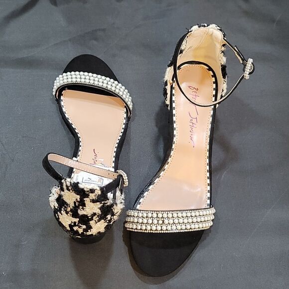 BRAND NEW BETSY JOHNSON LOW BLOCK-HEEL SANDAL - Picture 9 of 14